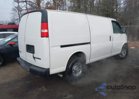 2010 Chevrolet Express 2500 Work Van z USA, uszkodzony, nr VIN 1GCZGFBA8A1147352